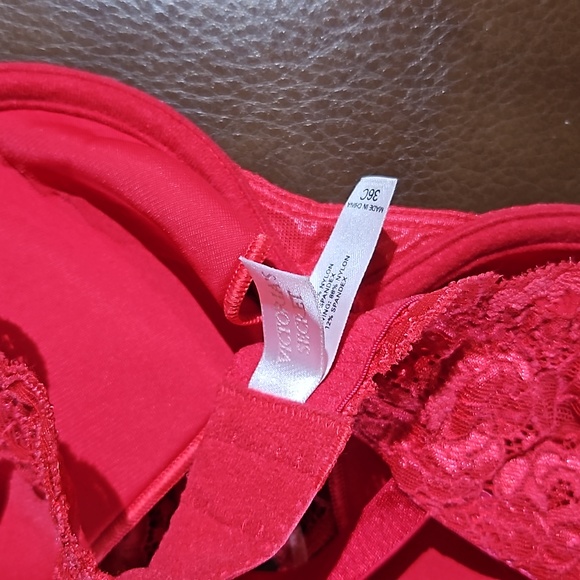 Vintage Victoria Secret Underwire Red Floral Lace Bra Y2K - Picture 3 of 3